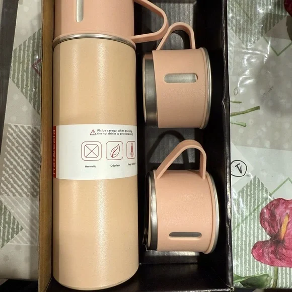 BRAND NEW Elegant Pink Thermos Set with Cups - Picture 1 of 2